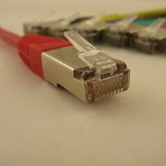 NetRack patchcord RJ45, osłonka zalewana, kat. 5e FTP, 0.5m czerwony (BZPAT05FR)